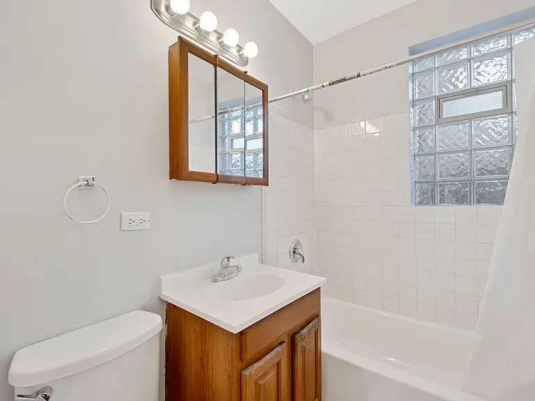 7150 S Cornell Ave #1E — Photo 9