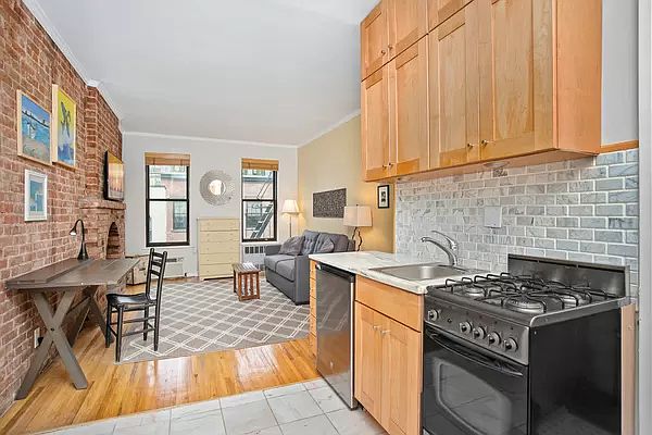 1st image of 333 W 21st St APT 3RW