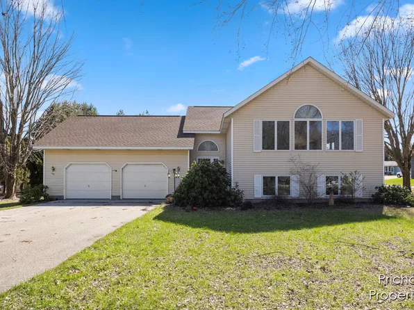 2461 1/2 56th St, Fennville, MI 49408