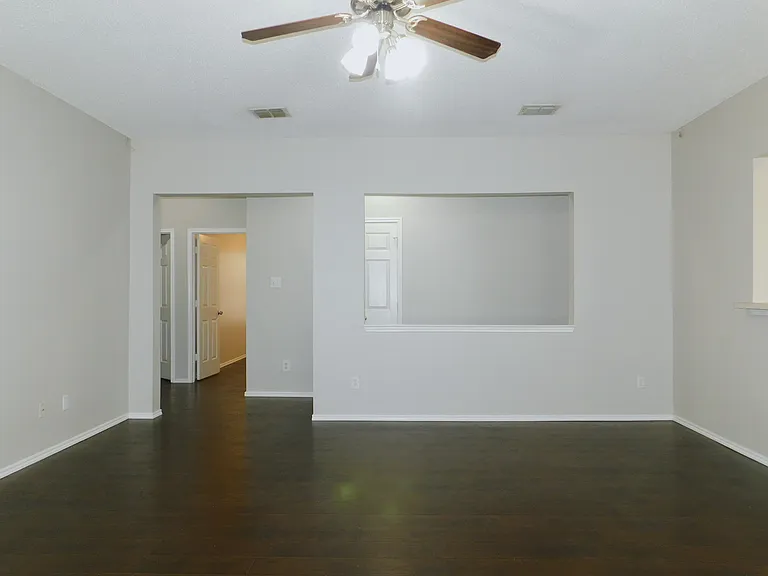 1648 Crown Point Dr — Photo 6