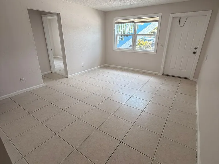 1618 W 26th Ct — Photo 21
