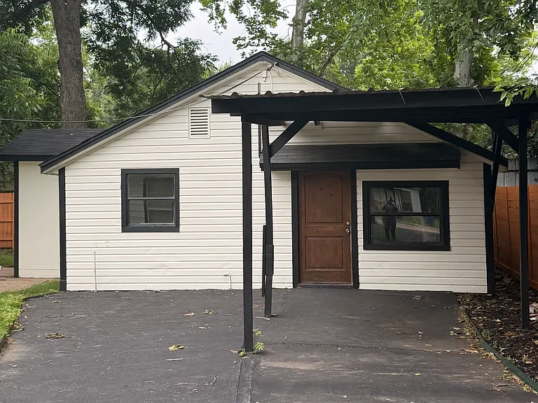 3910 Shelley Blvd — Photo 1