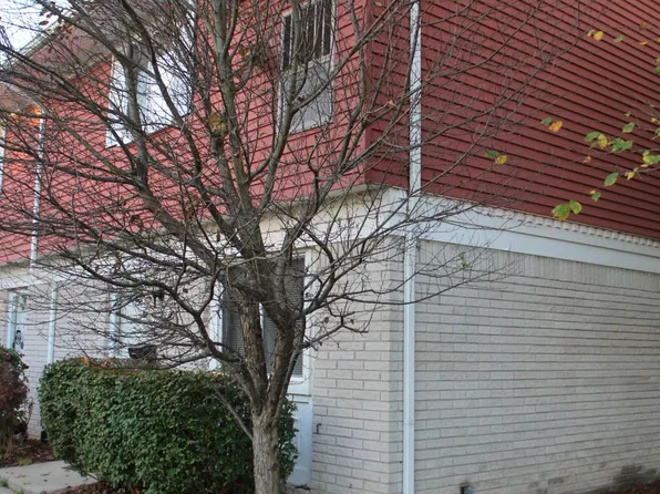 41262 N Woodbury Green Dr #108, Van Buren Township, MI 48111