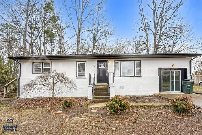 916 Julian Rd — Photo 1