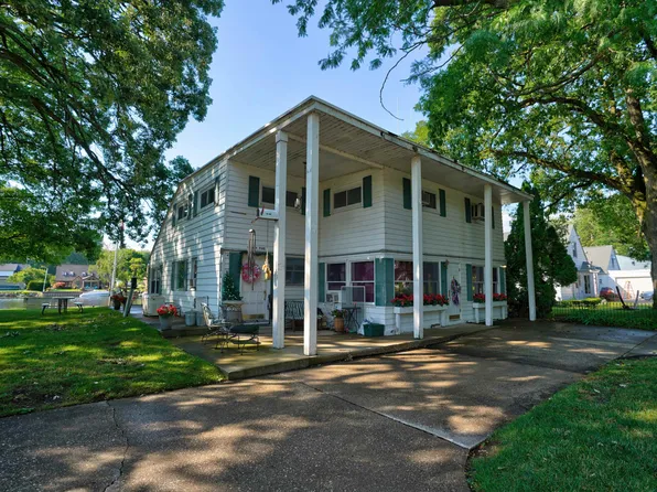 35 River Trail Dr, Bay City, MI 48706