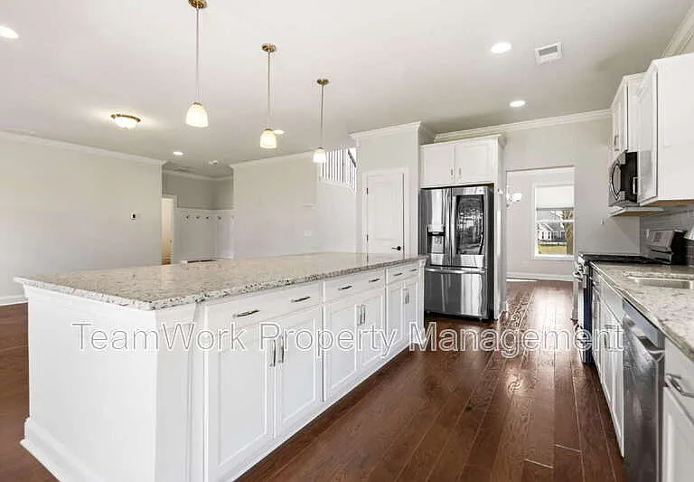233 Seaworthy St — Photo 8