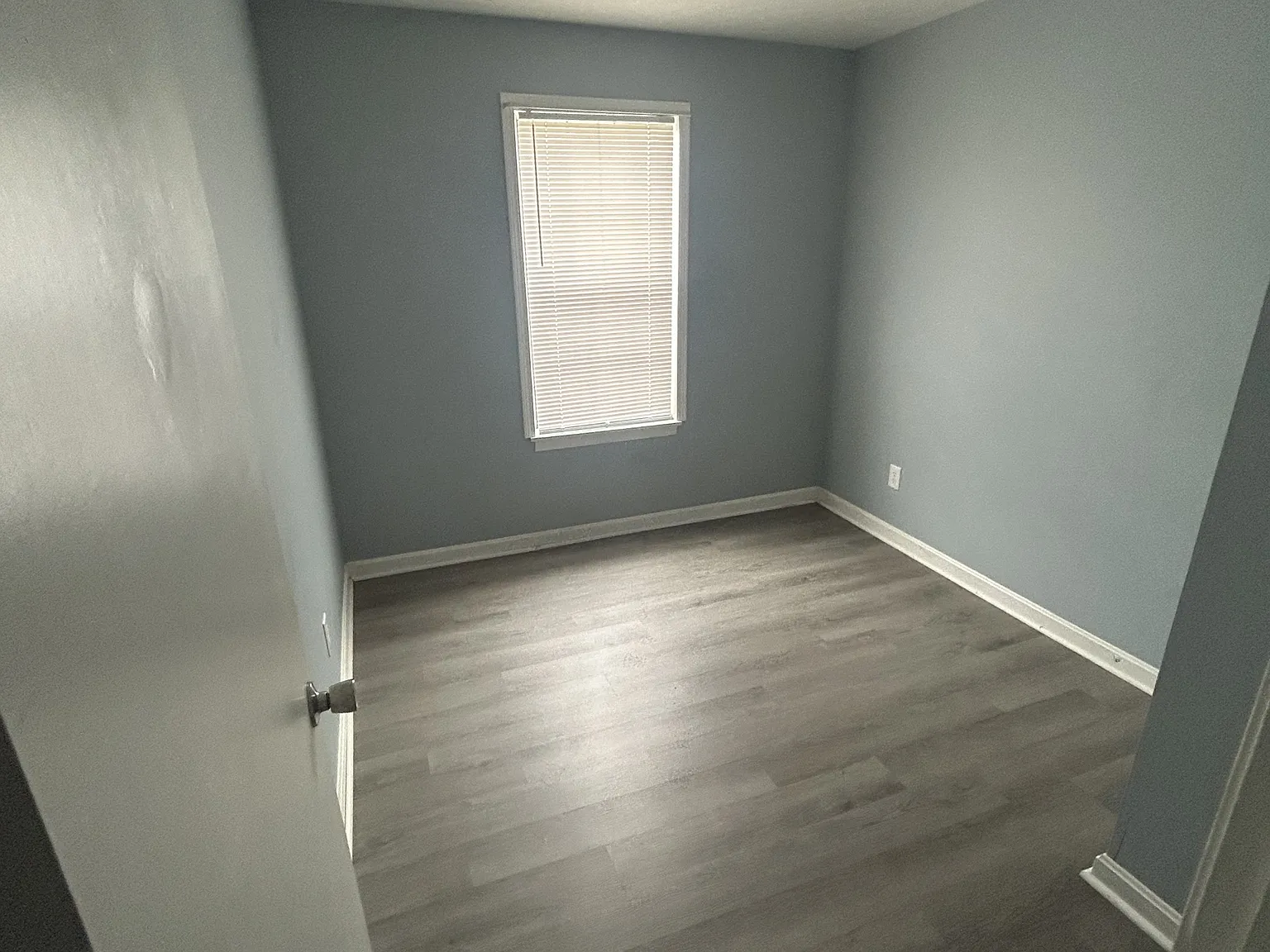 720 E Lincoln Trail — Photo 3