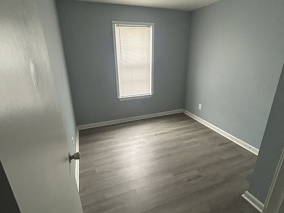 3rd image of 720 E Lincoln Trail Blvd #11573375