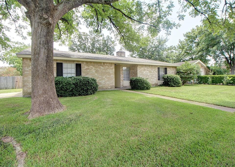 1st image of 9430 Golden Wood Ln