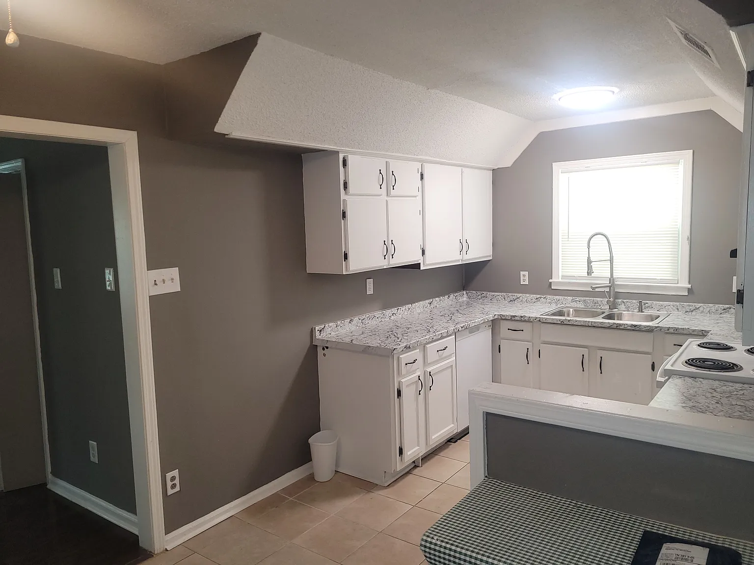 4 bed, 1.5 bath, 1436 sqft, $1,800 — Photo 4