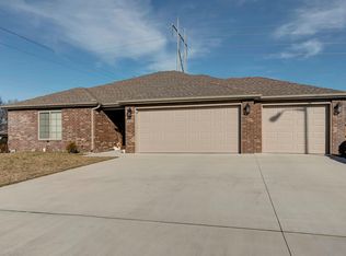 3156 N Oakland Ave, Springfield, MO 65803