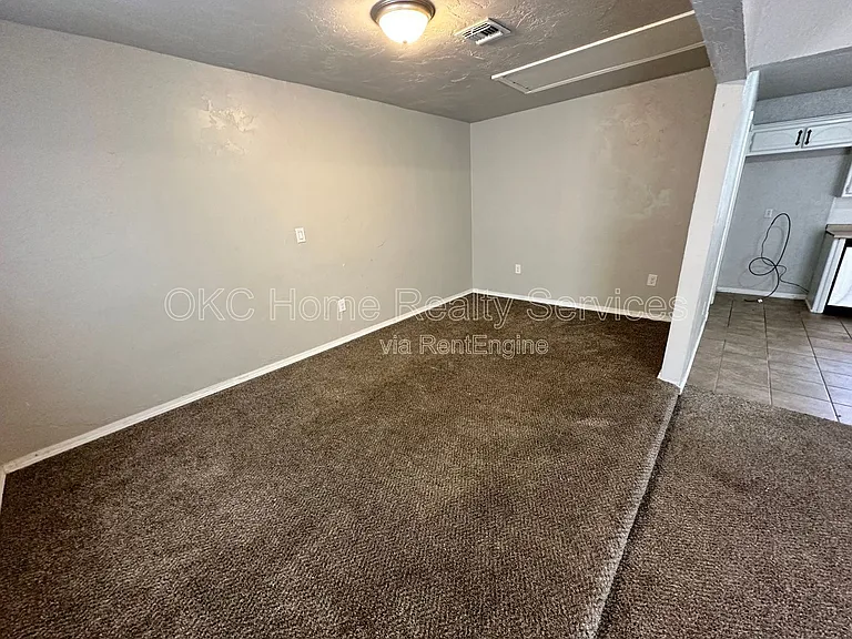 8417 S Villa Ave — Photo 10