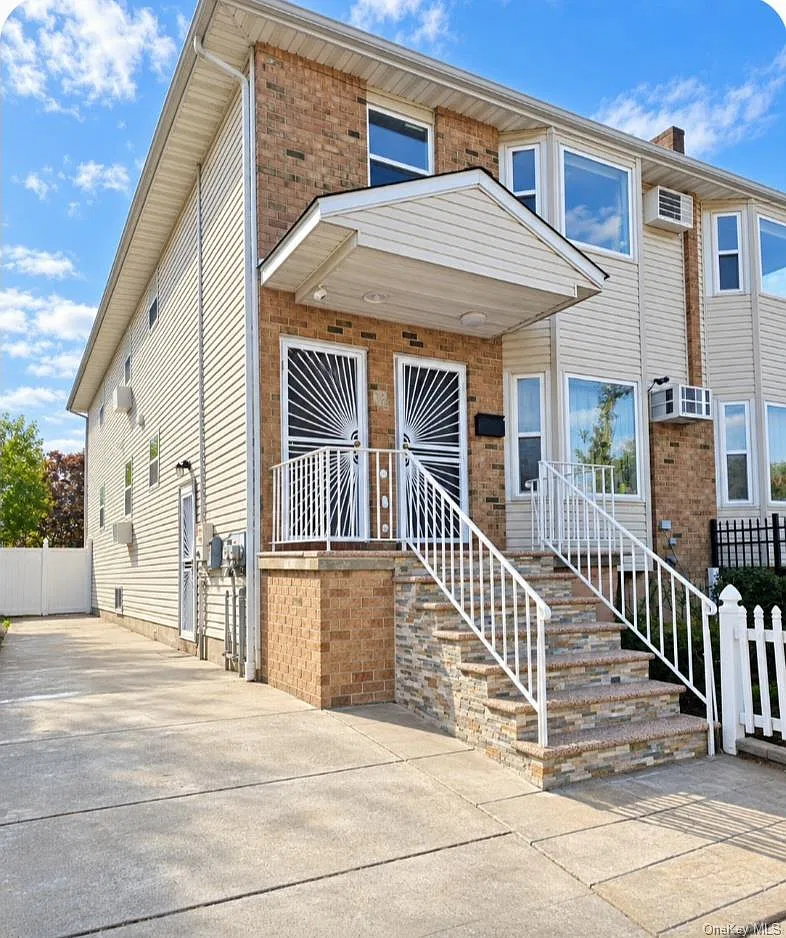 4 bed, 2.0 bath, 1260 sqft, $4,000 — Photo 1