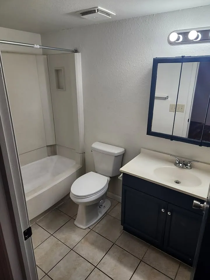 2228 S. Oliver Ave. - 107 — Photo 3
