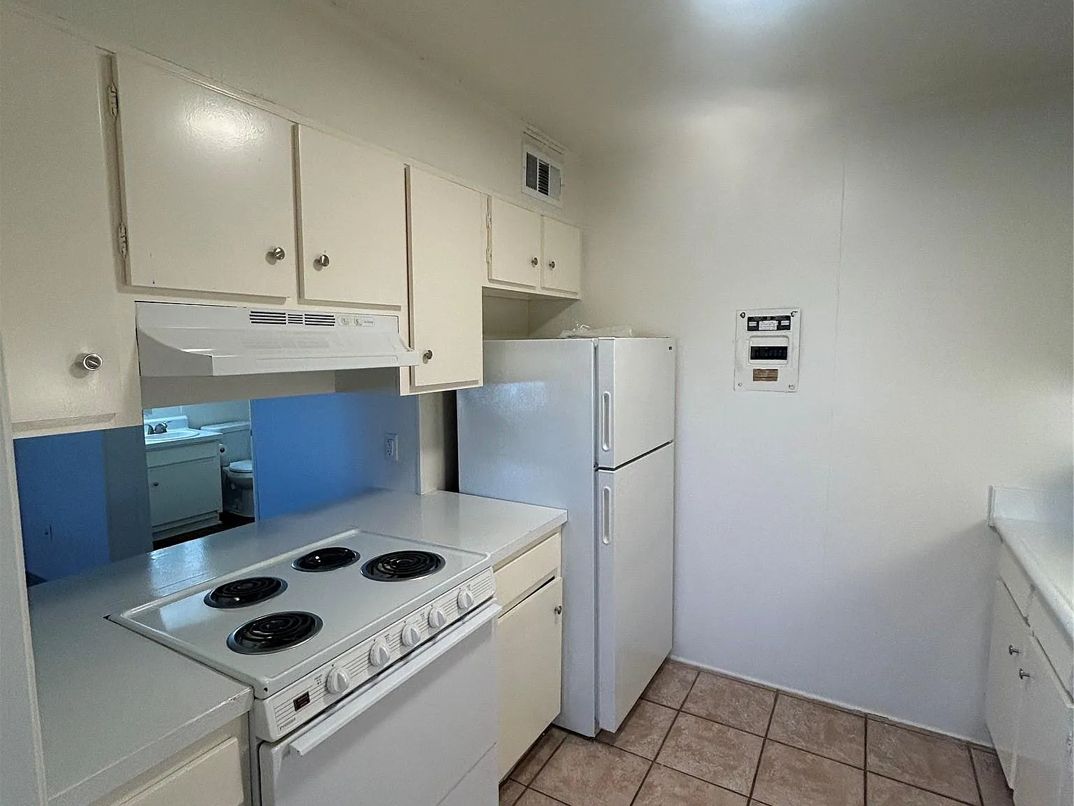 1 bed, 1.0 bath, 638 sqft, $999 — Photo 3