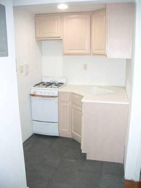 2nd image of 69 S Elliott Pl