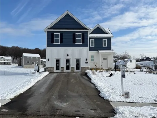 100 Buttercup Ln, Beaver Falls, PA 15010