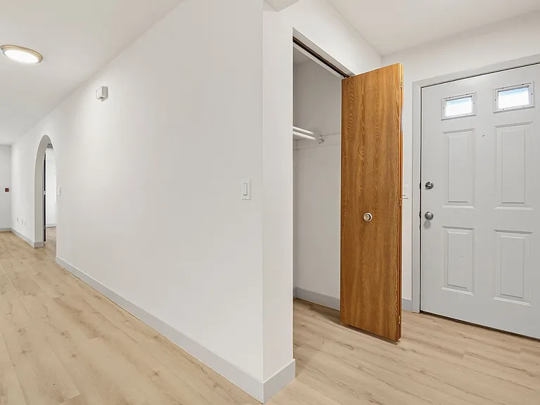Ridge Creek Apartments — Photo 16