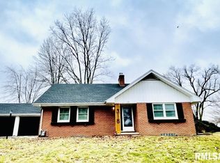 318 Oakwood Cir, Washington, IL 61571