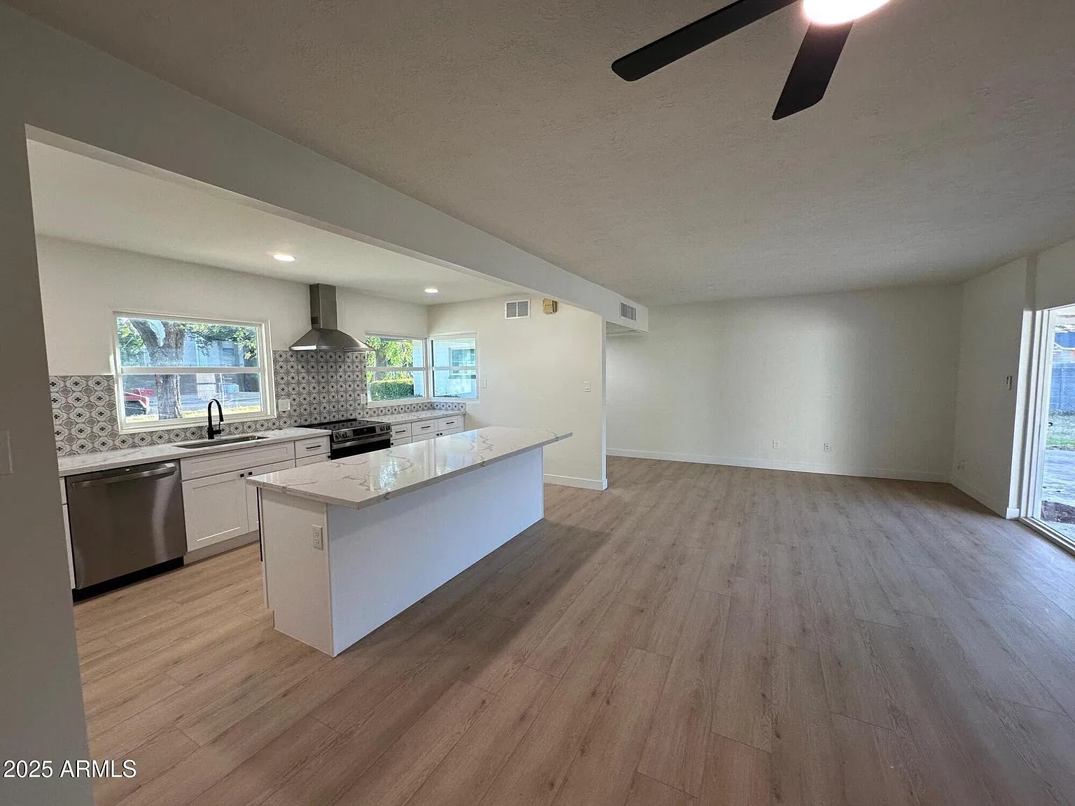 5 bed, 2.0 bath, 1895 sqft, $3,250 — Photo 4