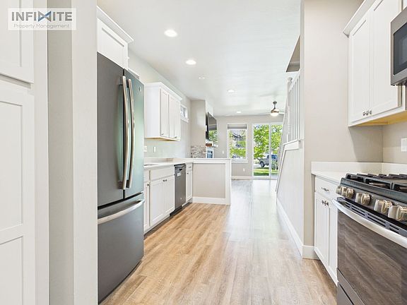 2nd image of 3083 Lori Ln