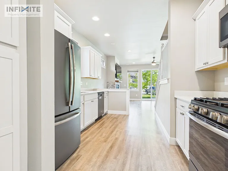 3083 Lori Ln — Photo 2
