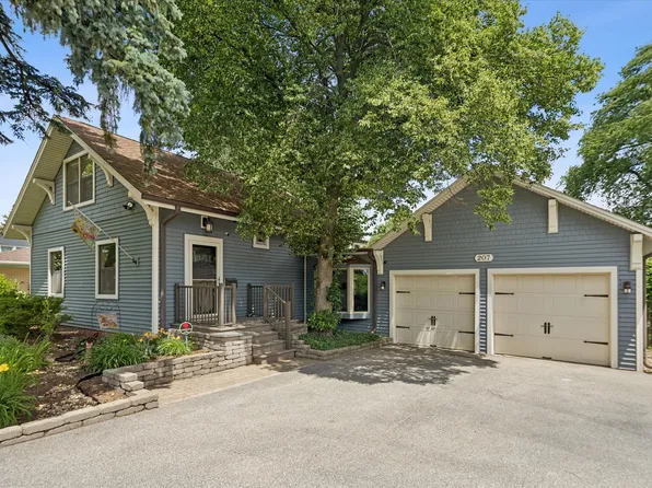 207 N Main St, Mount Prospect, IL 60056