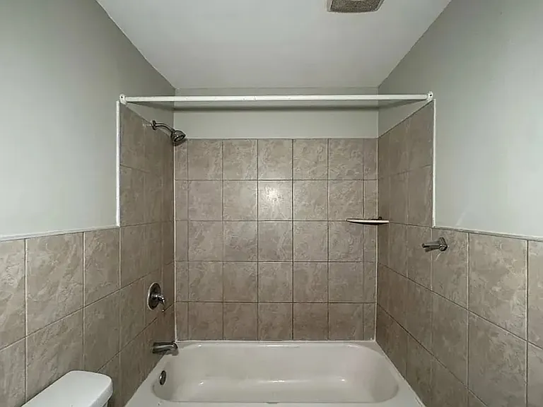 406 Park Ave #4 — Photo 5
