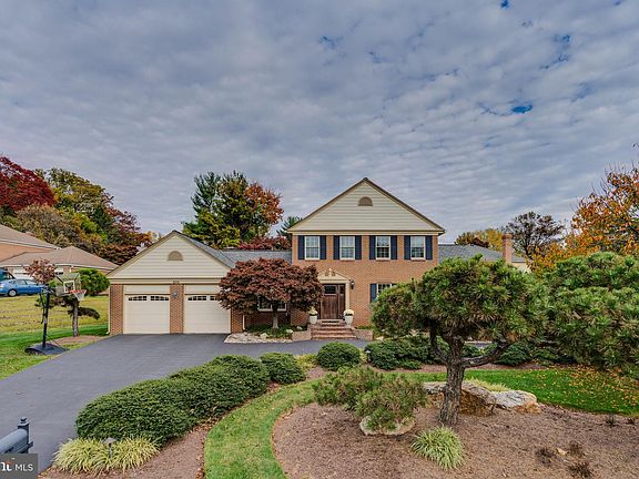 2nd image of 5701 Magic Mountain Dr