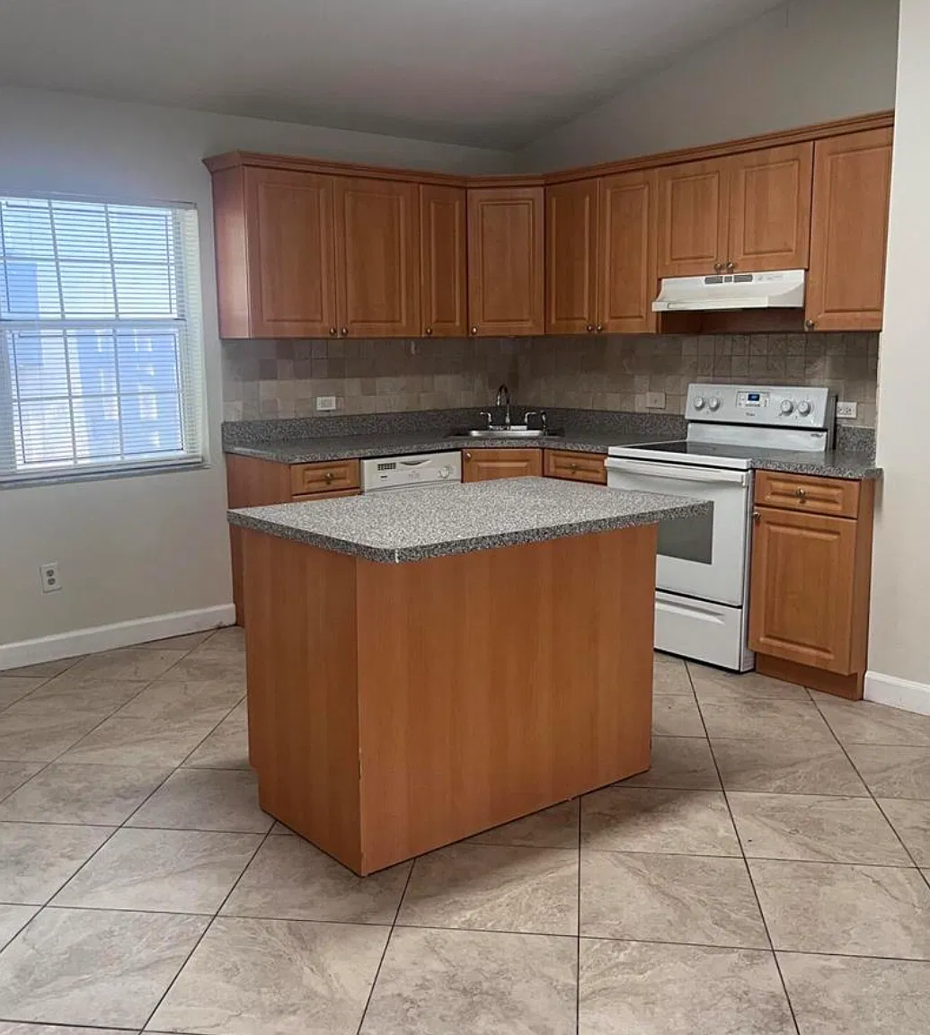 4 bed, 2.0 bath, $3,500 — Photo 2
