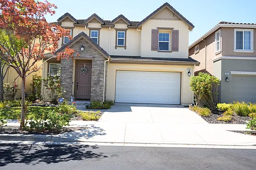 2052 Haggerty Dr Photo 1