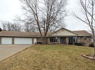 2119 Skylane Dr, Muscatine, IA 52761