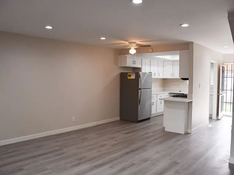 815 N Olive St — Photo 10