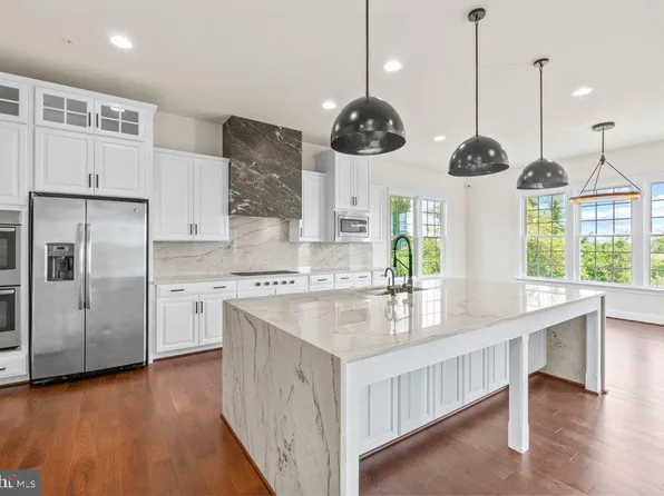 555 Parkland Rd, Eldersburg, MD 21784