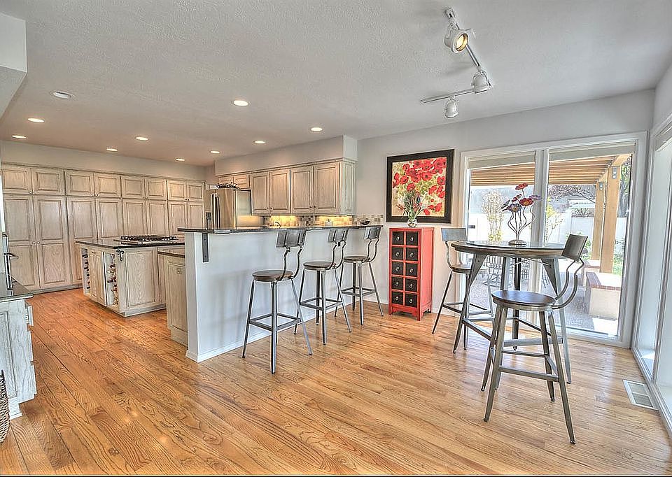 Bright, eat-in kitchen