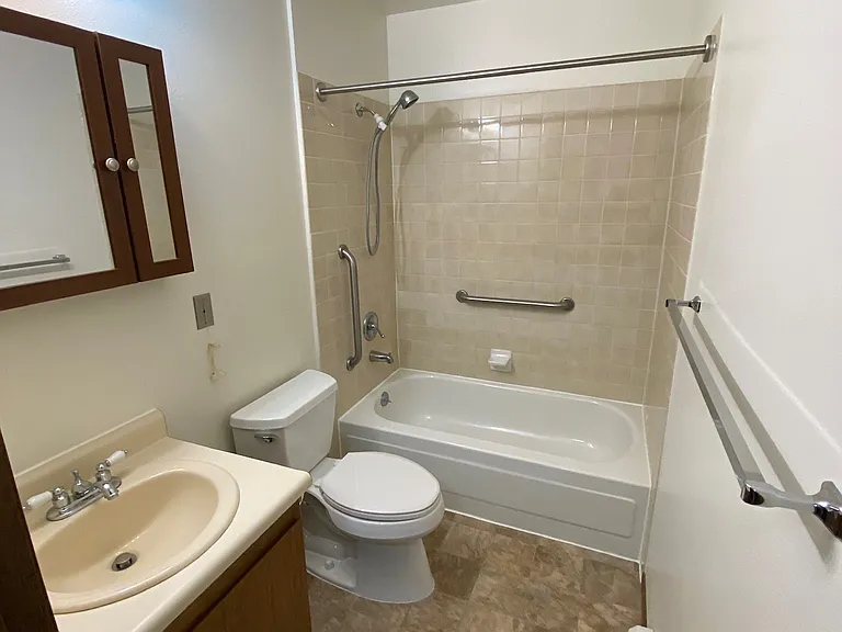 215 W Lincoln Ave #Q — Photo 6