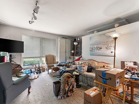 3rd image of 7232 Magoun Ave