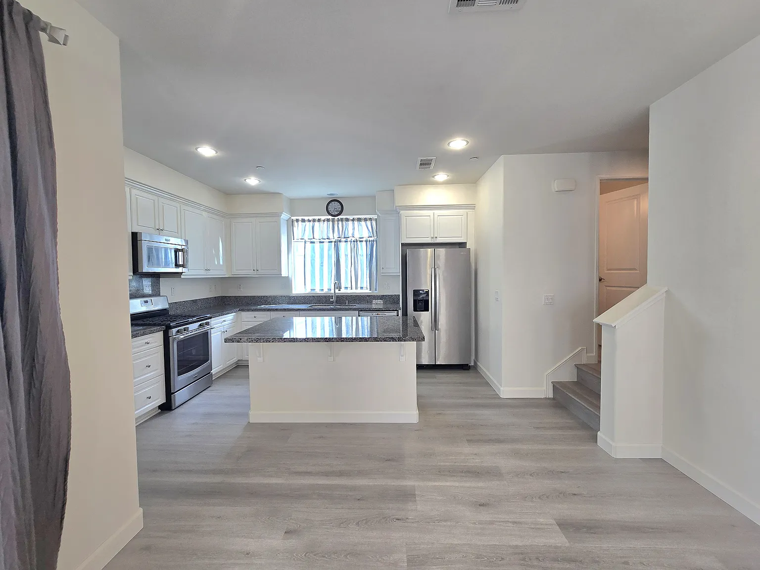 3 bed, 2.5 bath, 1668 sqft, $3,500 — Photo 1