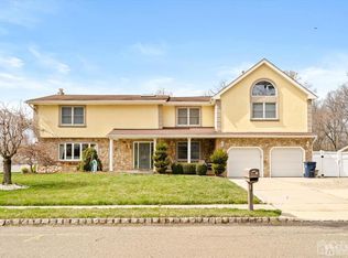 6 Leonard St, North Brunswick, NJ 08902