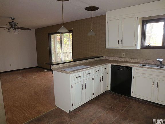 4th image of 1484 Fairway Dr