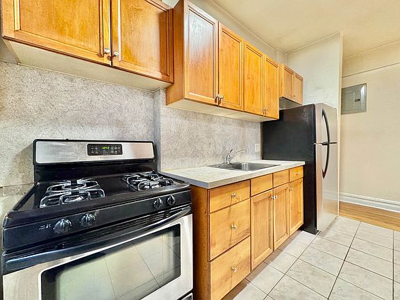 5th image of 45-32 44th St #4D