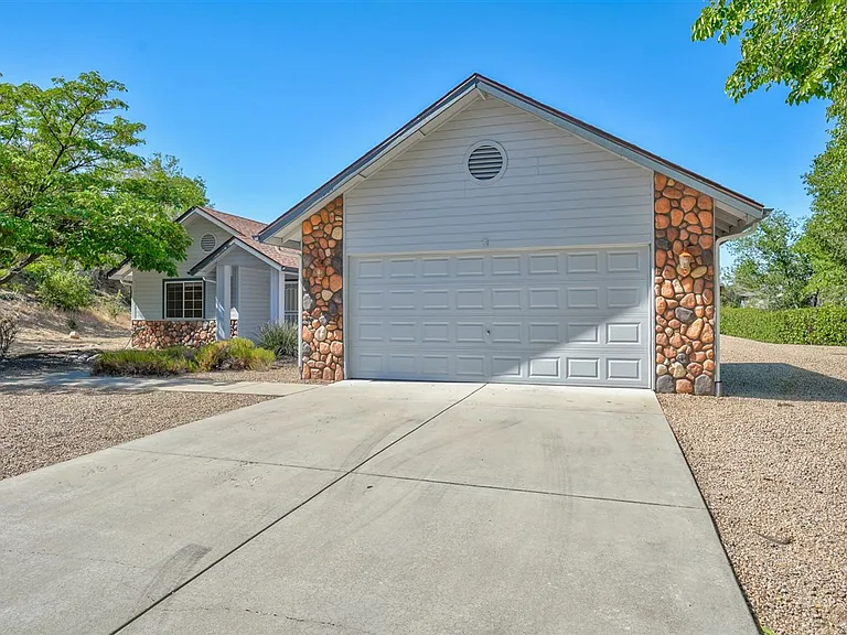 379 Badger Ct — Photo 27