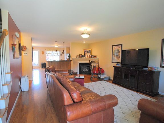4th image of 220 Duncraig Dr