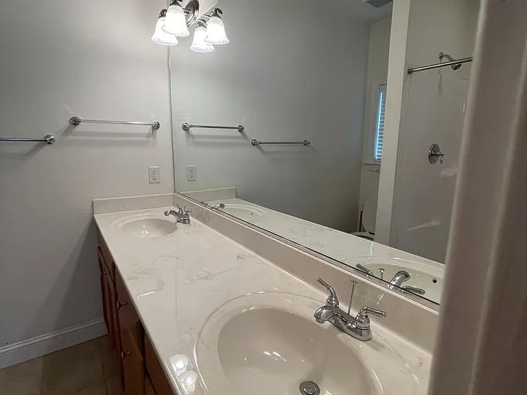 605 Viccars Ln — Photo 10