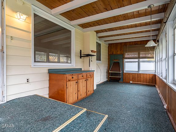 4th image of 906 Park Dr