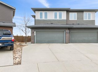 607 40th St SW, Edmonton, AB T6X 2G4