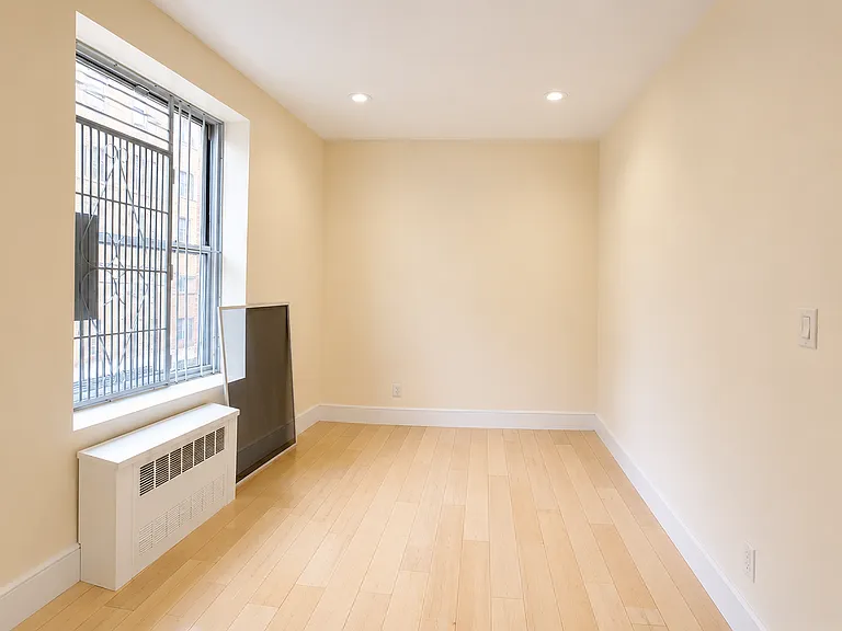 120 E 19th St #4B — Photo 5