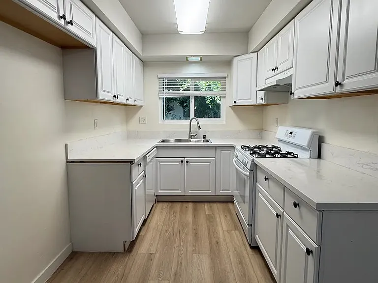 4415 Ventura Canyon Ave #202 — Photo 9