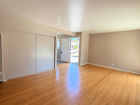 4th image of 1745 Lexington Ave #1745