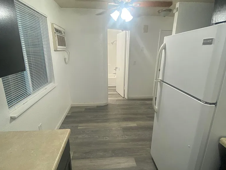 221 E Edison St #8 — Photo 10
